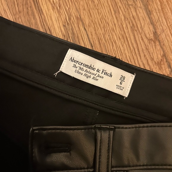 Abercrombie 90s Relaxed Jeans - Picture 4 of 4